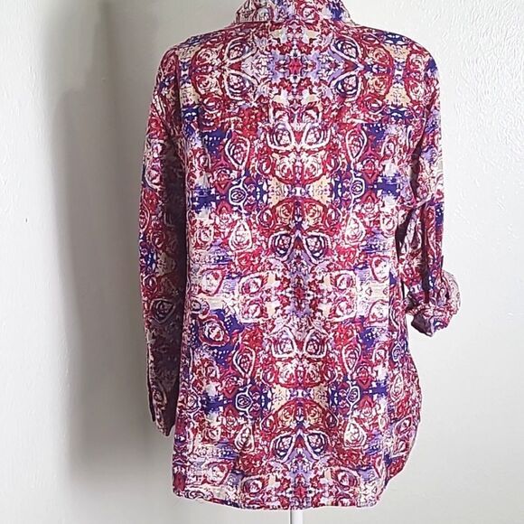 Catherines Red, White & Blue Print Lobgsleeve Buttondown Top, Size 1X - Picture 7 of 8